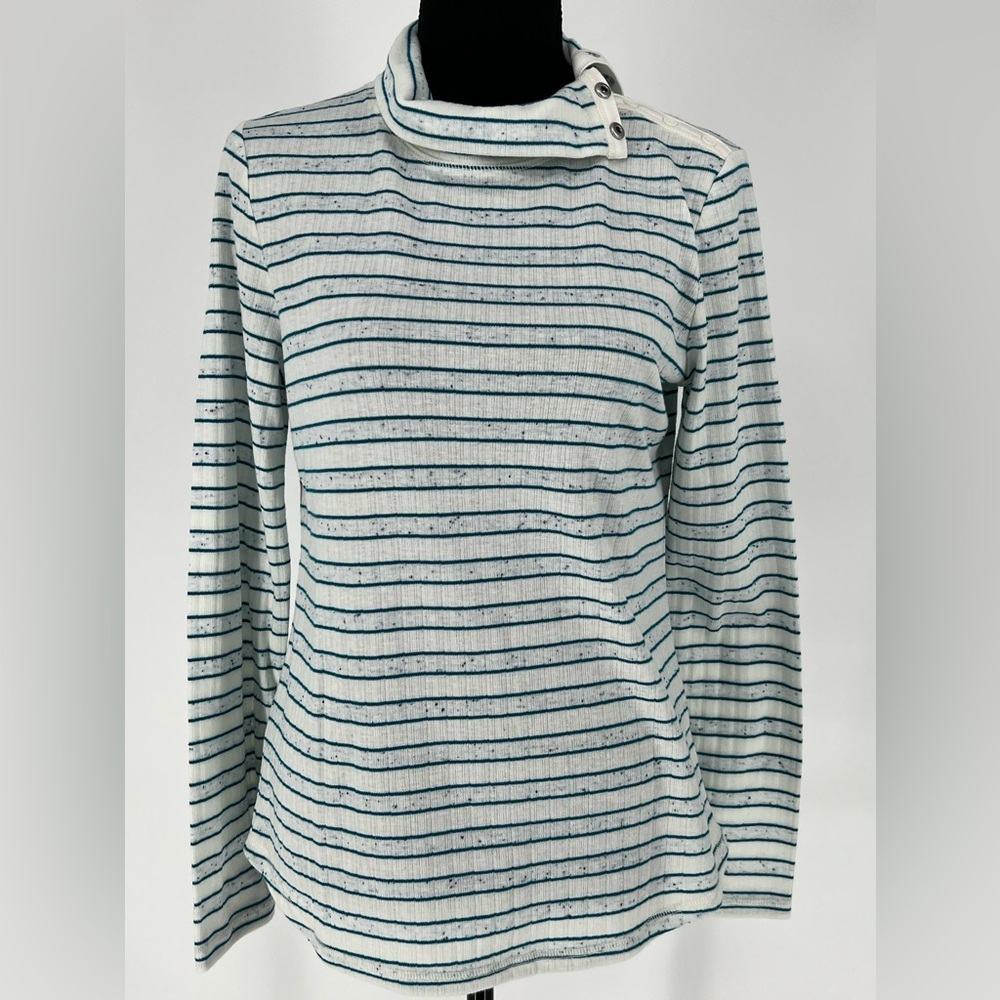 T‎ BY TALBOTS SOFT LIGHTWEIGHT SNAP TURTLE NECK KNIT TOP IN IVORY AND BLUE